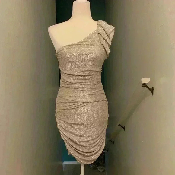 Express gold ruched one shoulder dress size 4 - Picture 1 of 8